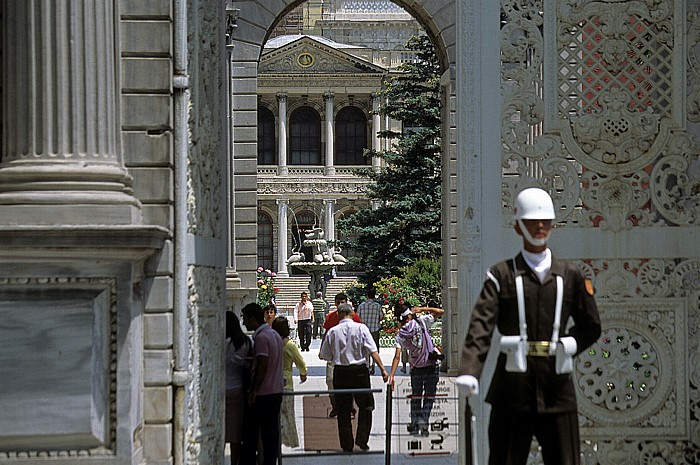 Istanbul Dolmabahçe-Palast: Eingangstor, Sultansgarten