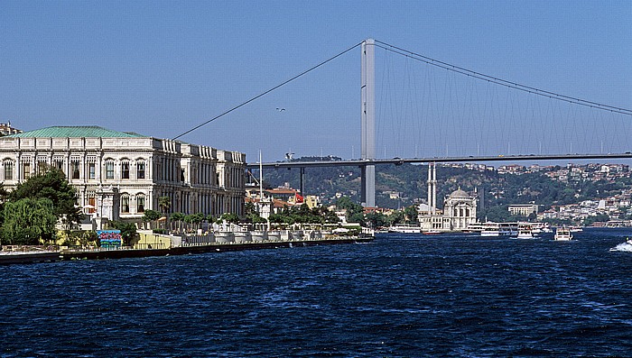 Istanbul Bosporus: Ciragan-Palast, Bosporus-Brücke, Ortaköy-Moschee Bosporus-Brücke (Brücke der Märtyrer des 15. Juli) Çırağan-Palast