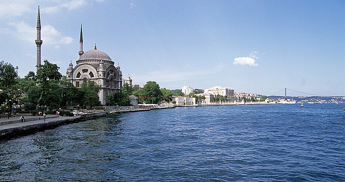 Istanbul Bosporus: Dolmabahçe-Moschee, Dolmabahçe-Palast, Bosporus-Brücke Bosporus-Brücke (Brücke der Märtyrer des 15. Juli)