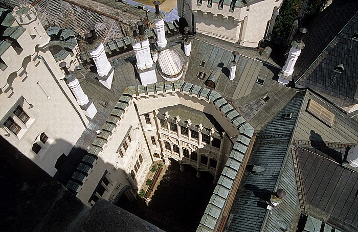 Hluboka nad Vltavou Schloss Hluboká: Blick vom Schlossturm: Erster Schlosshof