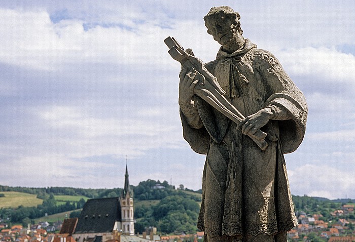 Krumau an der Moldau Schloss: Mantelbrücke mit Heiligenstatue