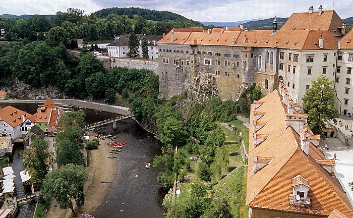 Blick vom Schlossturm: Altstadt, Moldau, Schlossgarten, Schloss Krumau an der Moldau