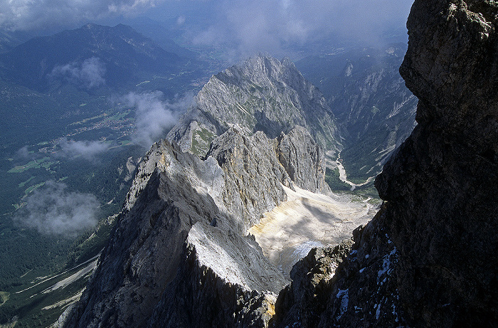 Blick vom Gipfel: Höllental Zugspitze