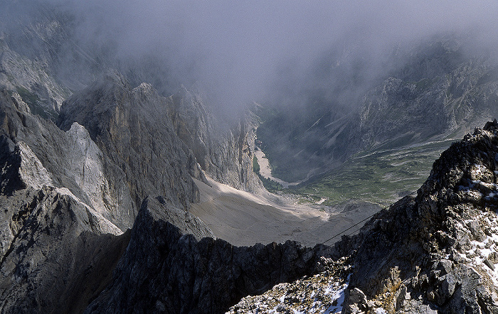 Blick vom Gipfel: Höllental Zugspitze