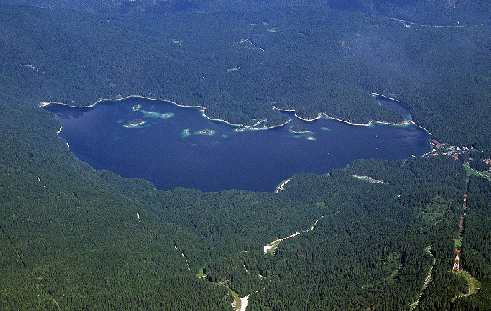 Blick vom Gipfel: Eibsee Zugspitze