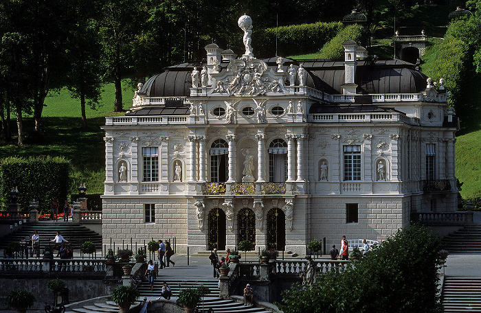 Schloss: Hauptfassade Linderhof