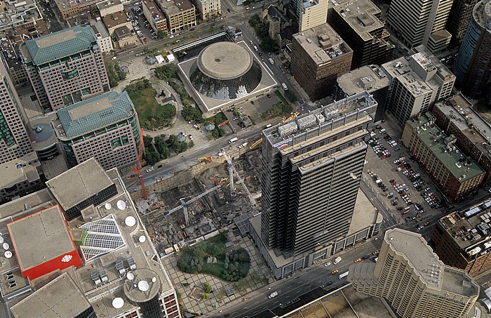 Blick vom CN Tower: Entertainment District Toronto