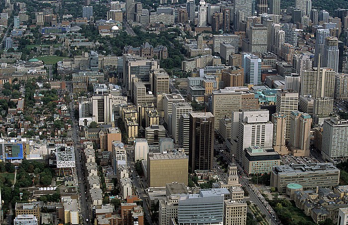 Toronto Blick vom CN Tower: Nördliche Downtown Grange Park McCaul Street Ontario College of Art and Design Ontario Legislature Building Queen's Park University Avenue University of Toronto