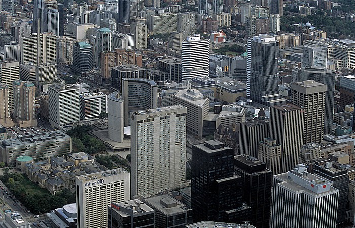 Toronto Blick vom CN Tower: Nördliche Downtown Atrium On Bay City Hall Hilton Toronto Old City Hall Osgoode Hall Sheraton Centre