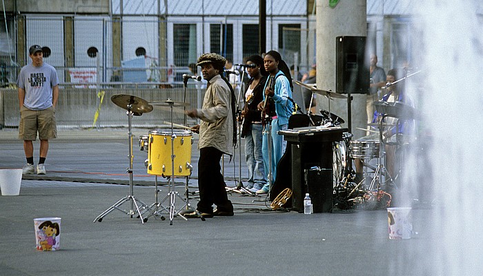 Dundas Square: Straßenmusiker Toronto