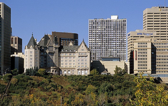 Blick von South Edmonton: Downtown Alberta Treasury Branch Building Fairmont Hotel Macdonald Macdonald Place Sun Life Place Telus Plaza