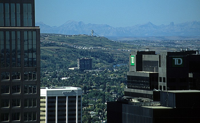 Blick aus dem Calgary Tower in Richtung Westen Bankers Hall East Tower Canada Olympic Park