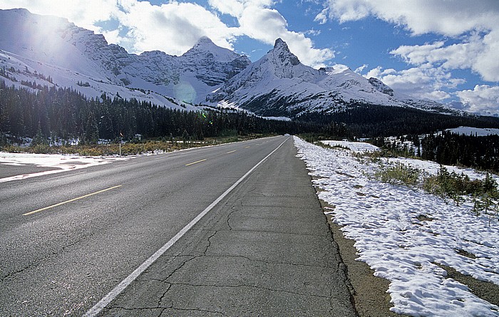 Icefields Parkway (Alberta Highway 93): Sunwapta Pass Banff National Park