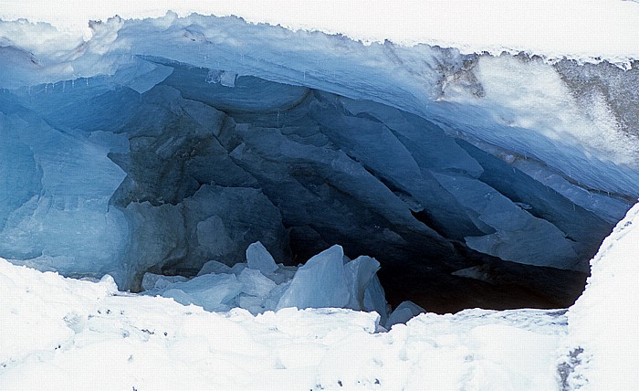 Columbia Icefield: Athabasca Glacier Jasper National Park