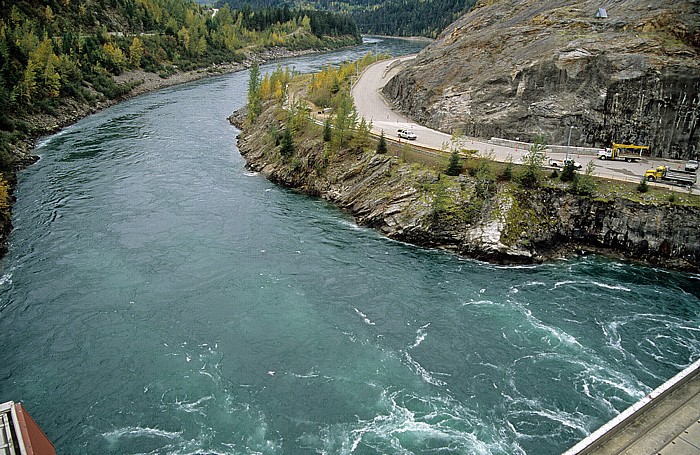 Blick vom Maschinenhaus des Revelstoke Dam: Columbia River Revelstoke