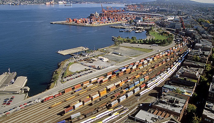 Vancouver Blick vom Lookout: Burrard Inlet Centerm Container Terminal Downtown Eastside Gastown North Vancouver