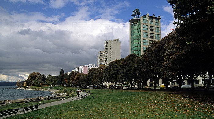 Vancouver Eugenia Place mit 10 m hoher Eiche English Bay