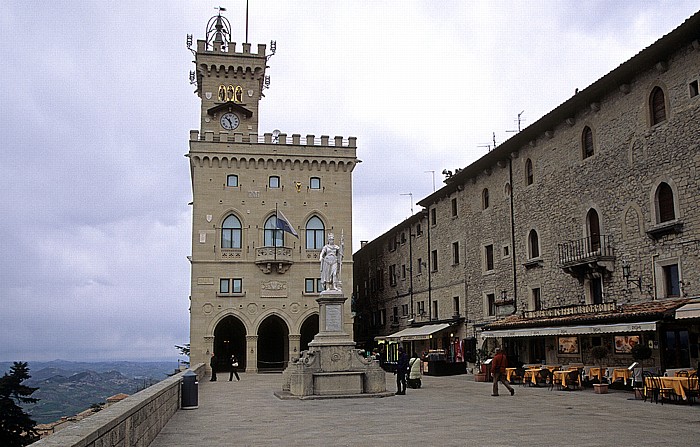 San Marino Regierungspalast, Piazza della Libertà, Freiheitsstatue