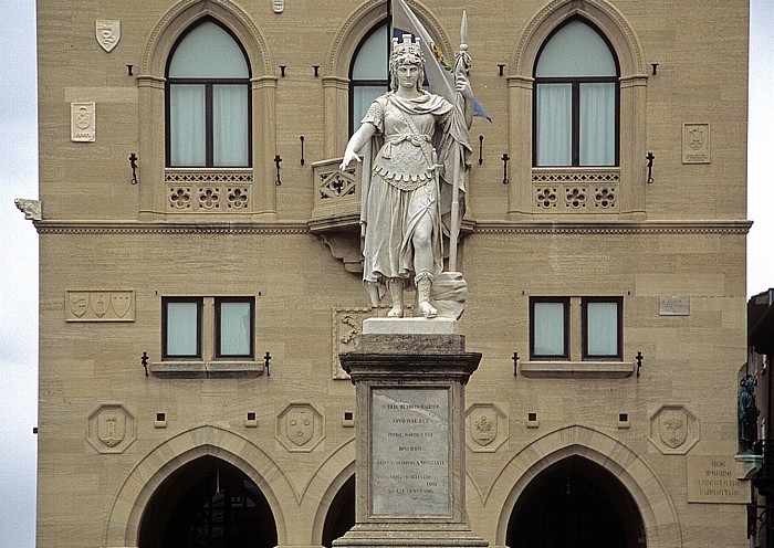 Regierungspalast, Freiheitsstatue San Marino