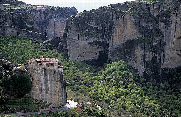 Metéora Felsen von Meteora: Nonnenkloster Rousánou (Arsánou) Kloster Agía Triáda