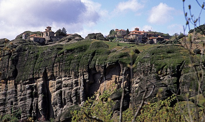 Felsen von Meteora: Kloster Varlaám (links) und Kloster Metamórphosis (Megálo Metéoro) Metéora