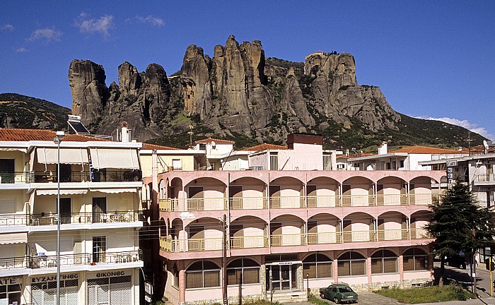 Felsen von Meteora (rechts das Nonnenkloster Agios Stéphanos) Kalambaka