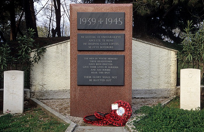 Großer Park (Parku i Madh): Gedenkstätte für gefallene britische Soldaten Tirana