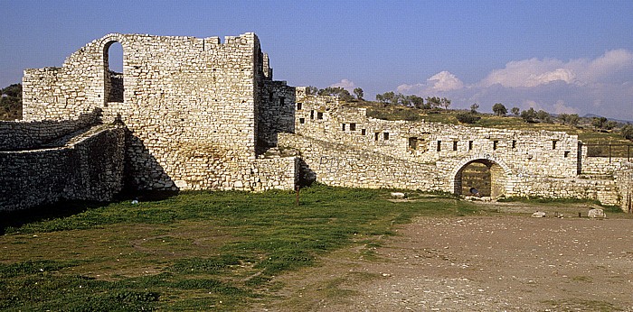 Berat Burg (Kalaja): Festungsmauer