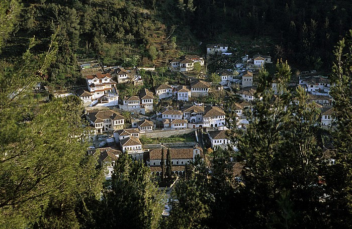 Berat Blick von der Burg (Kalaja): Gorica St. Spyridon-Kloster