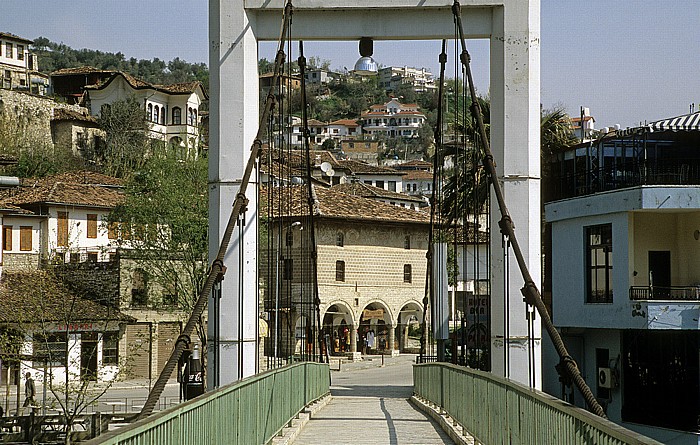 Hängebrücke über den Osum Berat