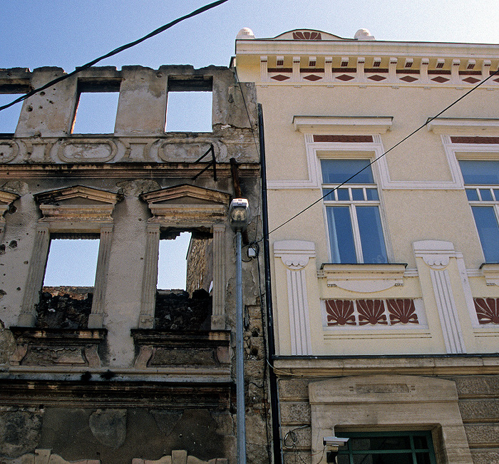 Ulica Maršala Tita: Kriegsbeschädigtes Haus Mostar