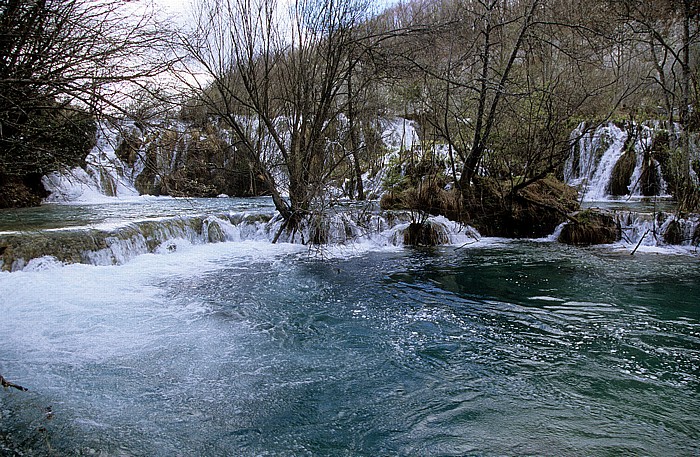 Nationalpark Plitvicer Seen Wasserfälle zwischen Gavanovac (vorne) und Milanovac