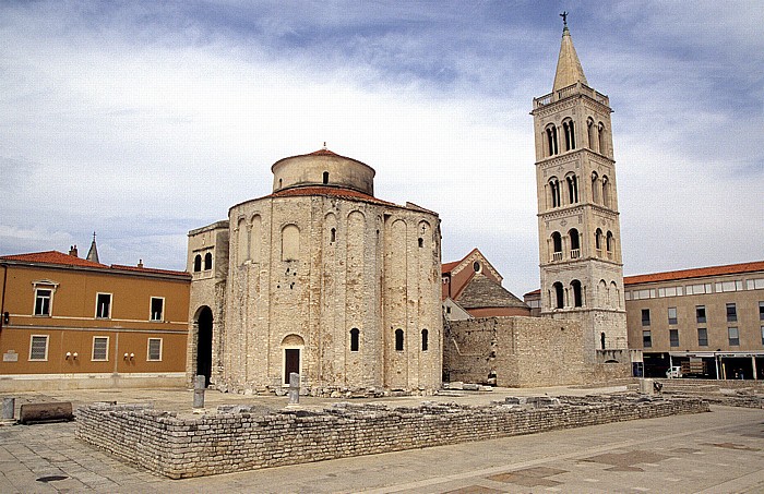 Zadar Altstadt: St. Donatus (Sveti Donat) und St. Anastasia (Sveti Stosija) (rechts)