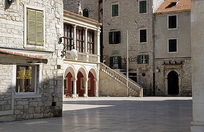 Šibenik Altstadt: Platz der Republik (Trg Republike) Stadtloggia