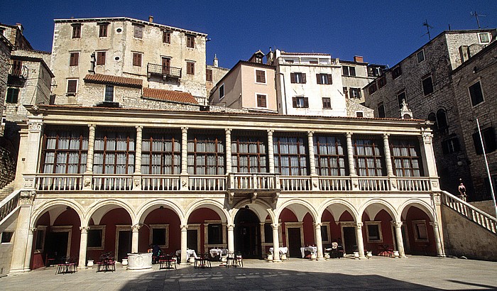 Altstadt: Platz der Republik (Trg Republike), Stadtloggia (Gradska loza) Šibenik