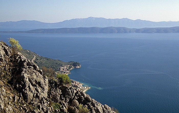 Makarska Riviera, Adria mit der Insel Hvar (vorne) und der Halbinsel Peljesac Dalmatien