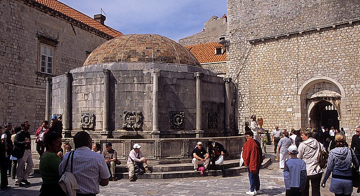 Dubrovnik Altstadt (Grad): Großer Onofriobrunnen (Velika Onofrijeva česma) Kloster der Heiligen Klara