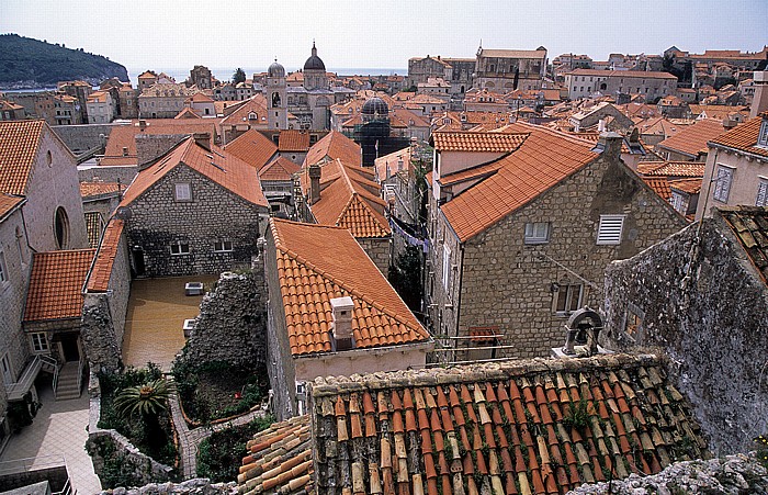Dubrovnik Altstadt: Blick von der Stadtmauer Kathedrale Mariä Himmelfahrt Lokrum