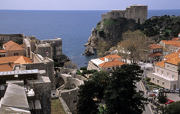 Dubrovnik Altstadt: Blick von der Stadtmauer Bastion von Pile Festung Bokar Festung Lovrijenac