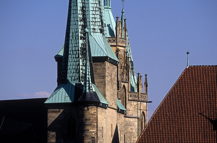 Blick von der Zitadelle Petersberg: Türme von Severikirche und Erfurter Dom (hinten) Erfurt