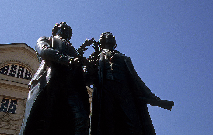 Weimar Theaterplatz: Goethe- und Schiller-Denkmal