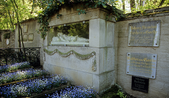 Historischer Friedhof: Ruhestätte der Familie von Goethe Weimar