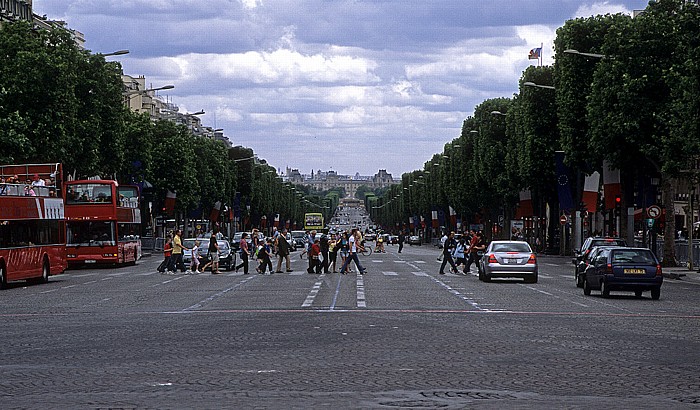 Paris Avenue des Champs-Élysées Musée du Louvre Place de la Concorde