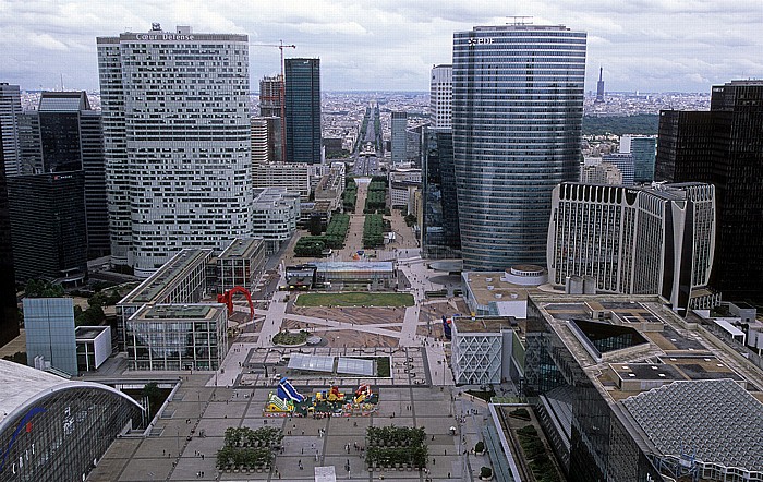 Paris Blick vom Grande Arche Arc de Triomphe Avenue Charles de Gaulles Avenue de la Grande Armée Eiffelturm S.C.O.R. Tour Coeur Défense Tour EDF Tour Franklin Tour Gan Tour Montparnasse