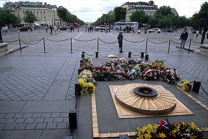 Paris Place Charles-de-Gaulle (Place de l'Étoile) Arc de Triomphe Avenue des Champs-Élysées