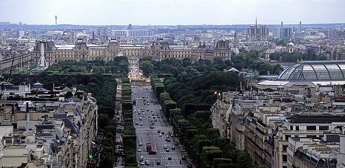 Paris Blick vom Arc de Triomphe: Avenue des Champs-Élysées Grand Palais Musée du Louvre Notre-Dame de Paris Panthéon Place de la Concorde