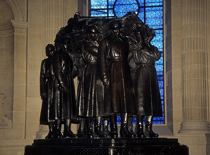 Paris Dôme des Invalides (Invalidendom): Bronzegrab von Ferdinand Foch Église du Dôme (tombeau de Napoleon Ier)