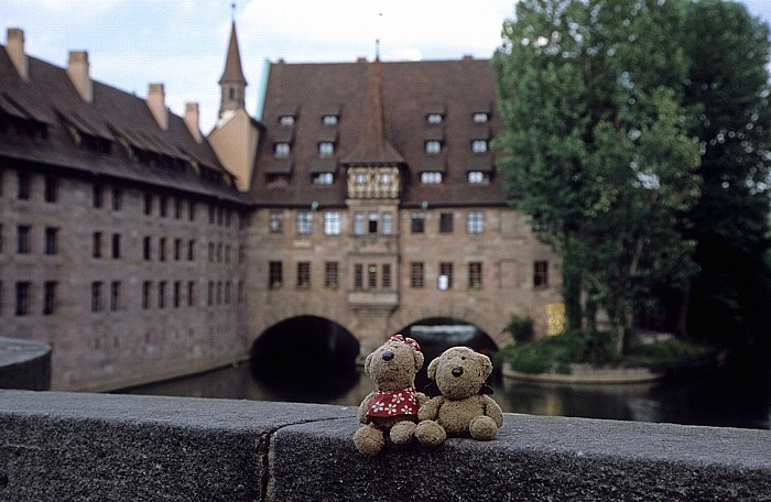 Nürnberg Museumsbrücke: Teddine und Teddy Heilig-Geist-Spital