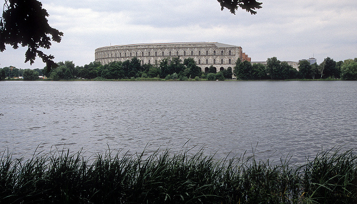 Großer Dutzendteich, Kongresshalle Nürnberg