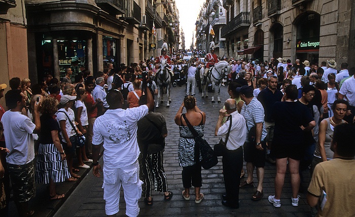 Ciutat Vella: Barri Gòtic - Carrer de Ferran: Katholische Prozession Barcelona